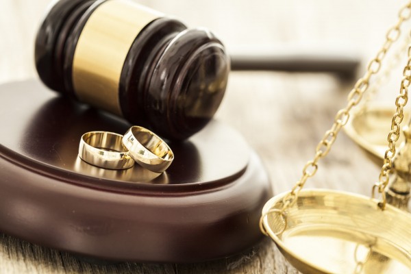 Брак несовершеннолетних: что разрешает закон?